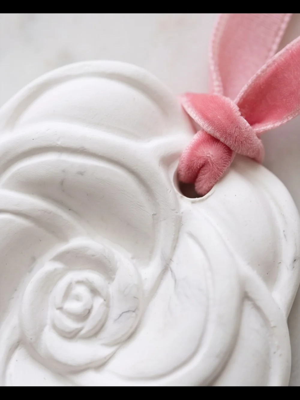 White Rose Ceramic difuser with Pink Velvet Ribbon (Set of 3) with essential oil